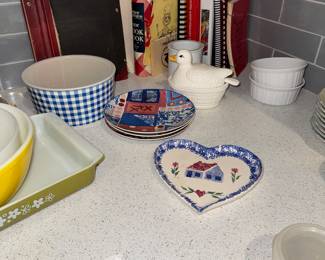 Cookbooks, decorative plates