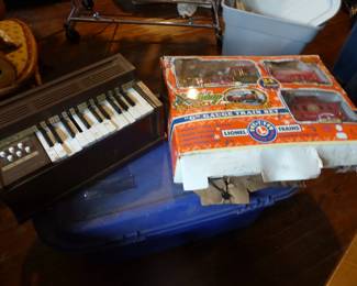 Lionel "G" Guage train set, electric organ