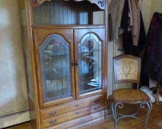China cabinet, accent chair