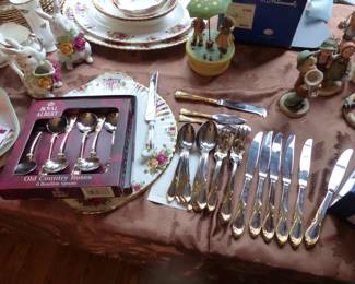 Royal Albert Old Country Roses dinnerware set