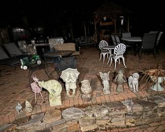 Outdoor statuary & tables/chairs