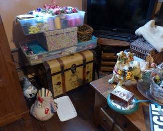 Trunk, bric-a-brac