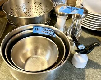 Vintage 3pc nesting metal mixing bowls with thumb ring set $30; ceramic pie thistle bird $30
S& P grinders set $20