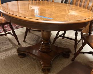 Vntg Ethan Allen Pedestal 44” round dining table w/ (2) 15” leaves $250