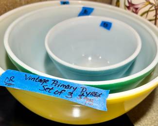 Vintage primary colored Pyrex bowls
Yellow $35, green $30, blue $15. 3 pc set $75