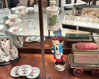 Vintage Bar collectibles:
The Great American popcorn Macon’s cart $20
Macboozer music box $15
Emerald old Fitzgerald $20
(2) boxes of 6 Irish shamrock cordial glasses