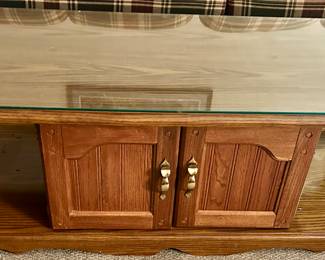 53w x 22d x 16”h 2 tier, solid wood, vtg coffee table w/ glass top & storage area with doors $85