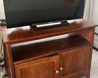 Wood Cabinet $45
2013 32” Soy KDL TV $50