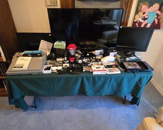 LG - 43" Class 6 Series LED 4K UHD Smart webOS TV
RCA L22HD32D 22-Inch LCD/DVD Combo HDTV
