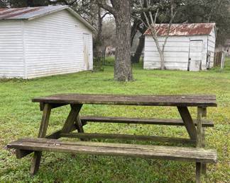 PICNIC TABLE