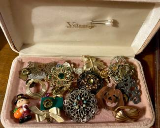 VINTAGE BROOCHES