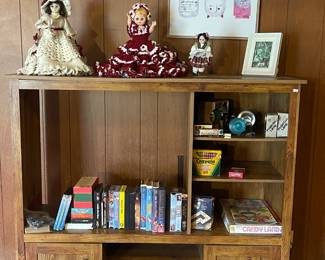 ENTERTAINMENT CENTER, CROCHETED DOLLS