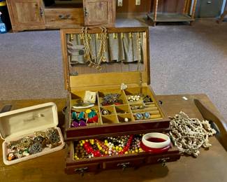 COSTUME JEWELRY, JEWELRY BOX