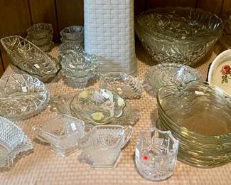 GLASSWARE, APPLE SNACK PLATES