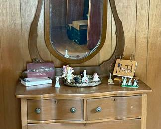 ANTIQUE VANITY