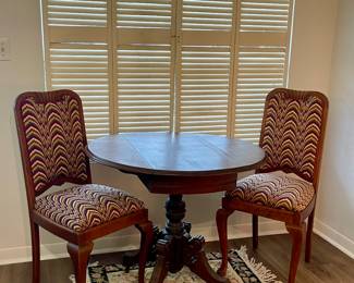 ANTIQUE PEDESTAL TABLE, SET OF CHAIRS, VINTAGE RUG