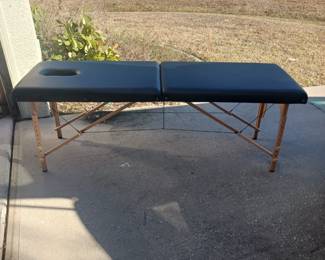 Massage Table like new