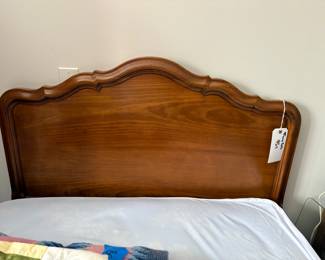 there are 2 Kindel headboards