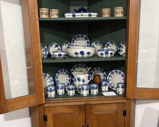 Louisville pottery, Vintage corner cabinet