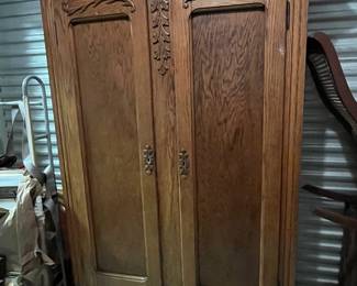 The same wardrobe with doors closed