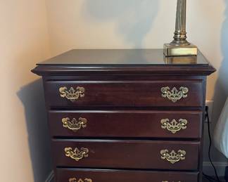 Ethan Allen nightstand (there are 2), 2 lamps