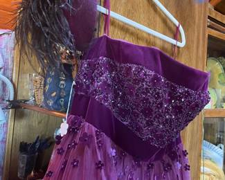 size 10 ball gown stunning. 150