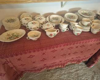 Royal Doulton Malvern
80 pieces set