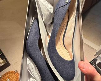 LifeStride DK Denim Pumps