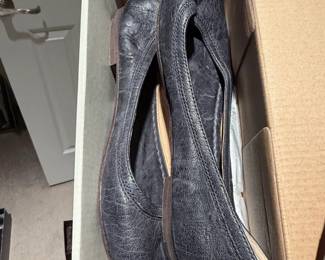 FRYE Womens Regina Black Leather Ballet Flats