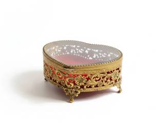 Vintage HeartShaped Filigree Jewelry Box, KT Gold Plated fourth image