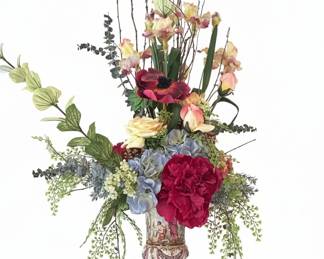 Meissen Style Porcelain Urn with Floral Arrangement fourth image