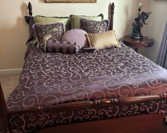 Mahogany Pineapple Post Bed fourth image