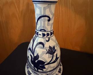 Bombay Company Windsor Pattern Blue and White Porcelain Lidded Jar