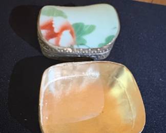 Vintage Chinese Porcelain Shard Silver Plated Trinket Box second image