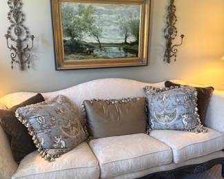 Painting and sconces are not available! 