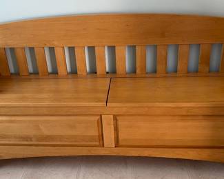 Entryway bench w/storage. 