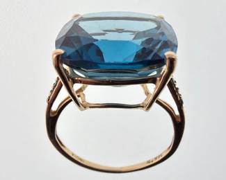 Stunning 14kt blue topaz, diamond cocktail ring