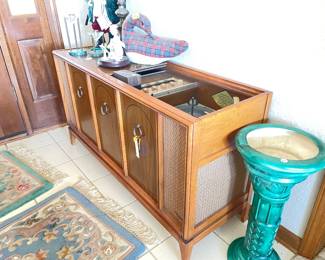 record player, radio works