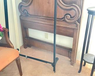 twin bed, no mattress