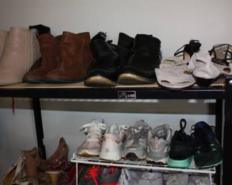 Ladies shoes size 8-9