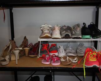 Ladies shoes size 8-9