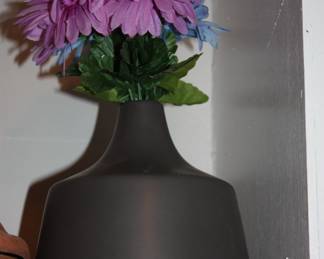 Vase flower arrangement