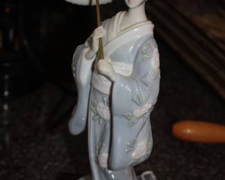 Porcelain Gisha girl w/umbrella Valentino Collection