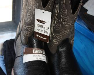 NEW - NEVER WORN - Ariat Lighten Up Everlite sole size 11