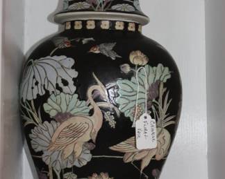 Chinese vintage floral vase w/lid