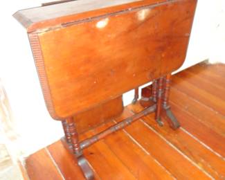 Small Drop Leaf Table (fixer upper)