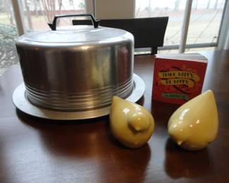 Vintage Regal Ware Aluminum Cake Carrier (1950's)