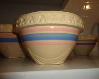 Primitive McCoy Mixing Bowl Set (5) with the pie crust rim - so 1930's