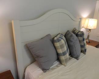 Queen Bed Set w/ footboard