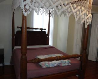 Tester Bed w/ canopy